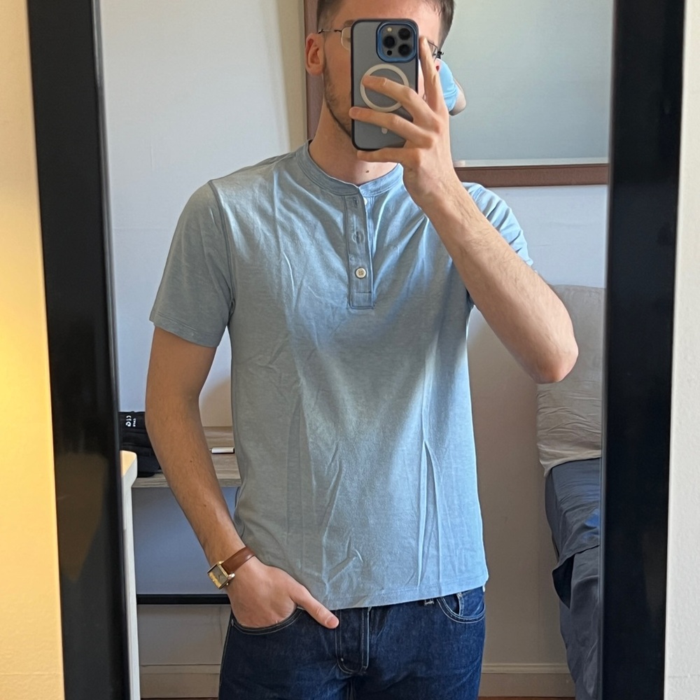 Gap short sleeve Henley Shirt